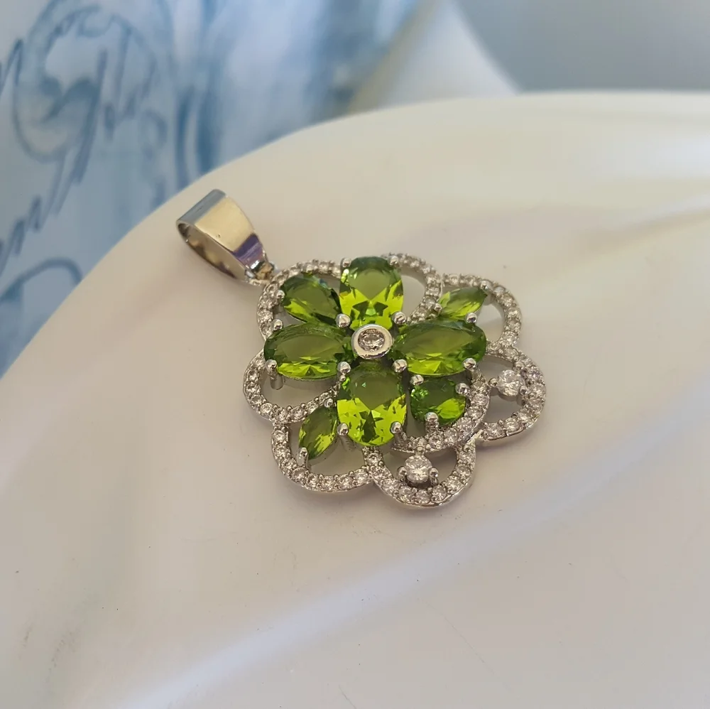 Peridot Green Zircon Pendant - Picture 8 of 9